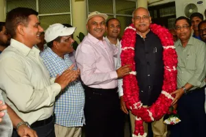 नरेंद्र उद्यान में कुलपति का भव्य स्वागत, किया माल्यार्पण 